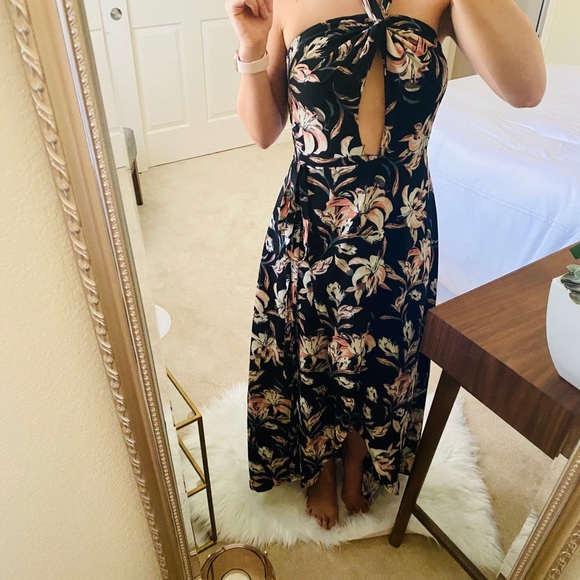 Women Size 6 Halter Summer Dress - Picture 2 of 2